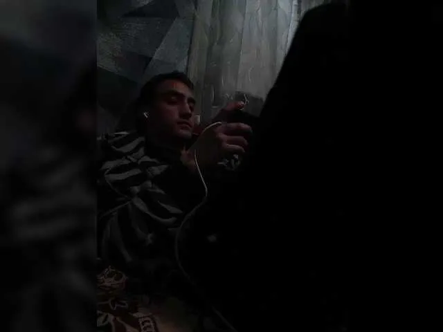 Live sex webcam photo for -RUS- #290958219