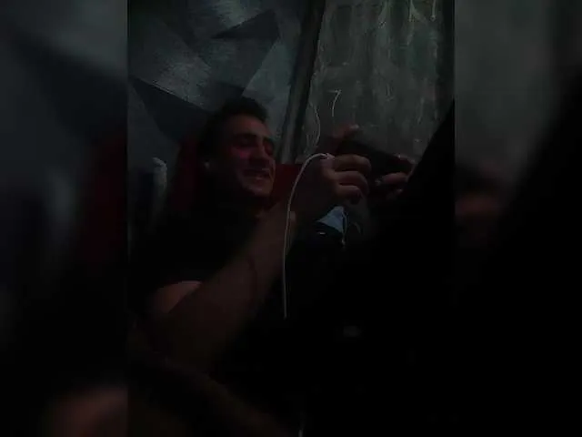 Live sex webcam photo for -RUS- #290992378