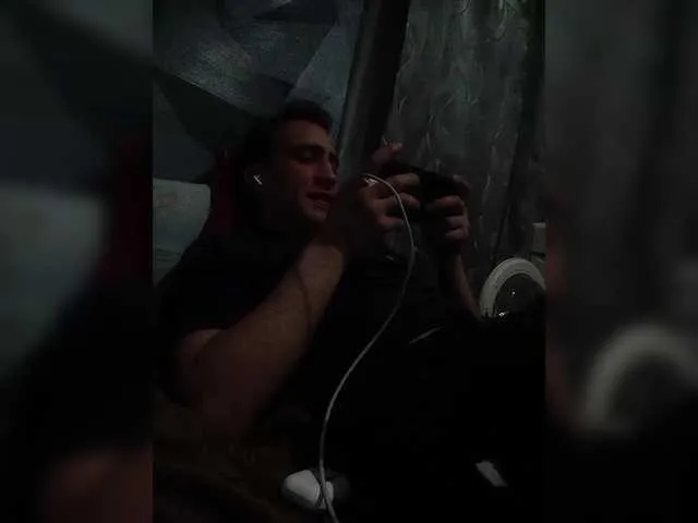 Live sex webcam photo for -RUS- #291010396