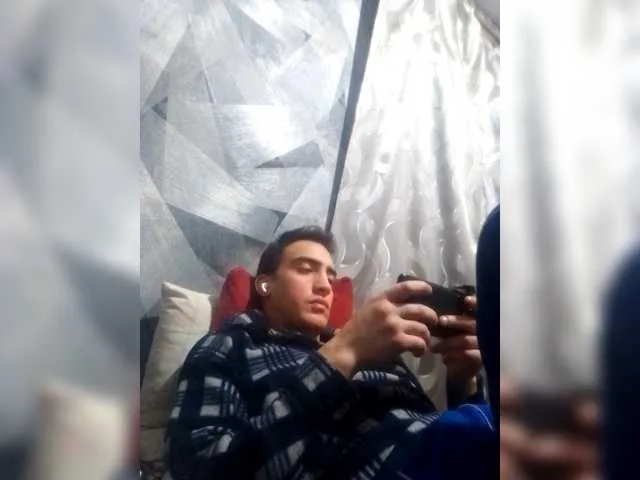 Live sex webcam photo for -RUS- #292019748