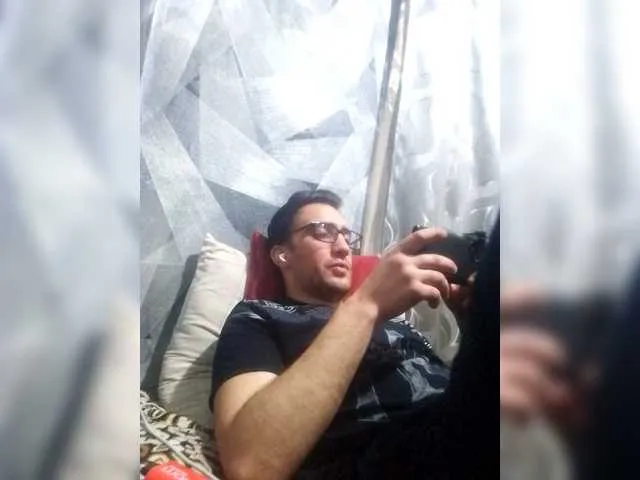 Live sex webcam photo for -RUS- #292095239