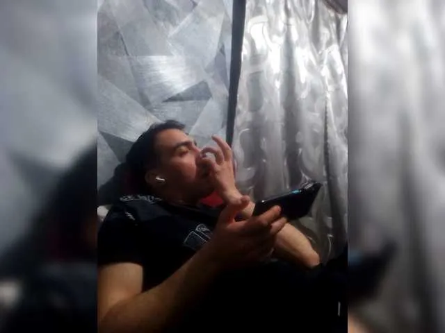 Live sex webcam photo for -RUS- #292144434