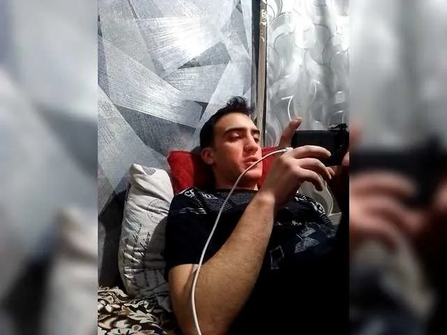 Live sex webcam photo for -RUS- #292215107