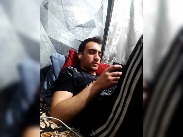 Live sex webcam photo for -RUS- #292263404