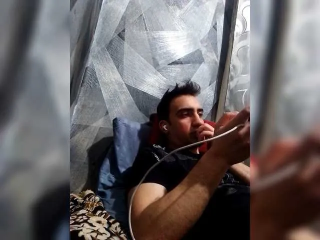 Live sex webcam photo for -RUS- #292292417