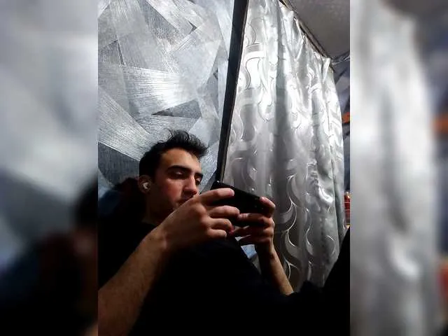 Live sex webcam photo for -RUS- #292342555