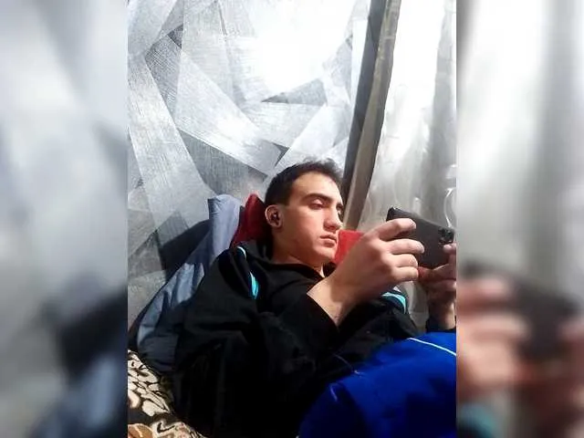 Live sex webcam photo for -RUS- #292384360