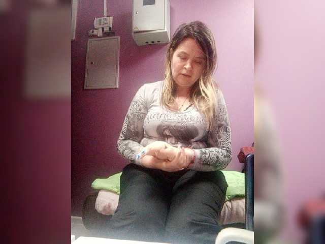 Live sex webcam photo for -Raven40- #272159494