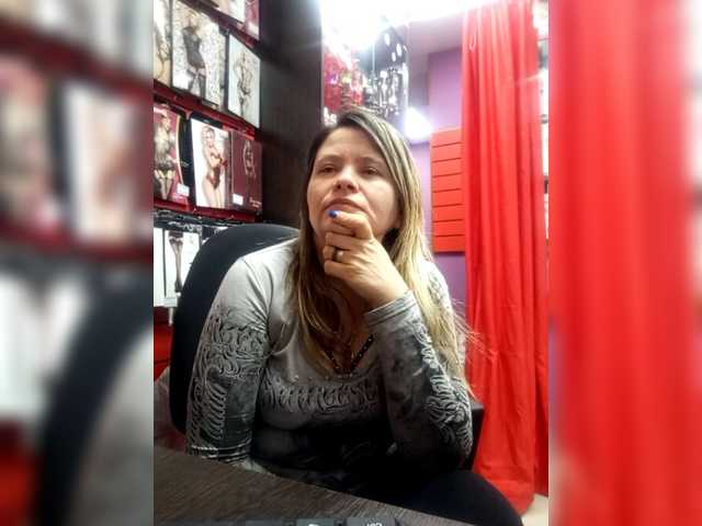 Live sex webcam photo for -Raven40- #272177877