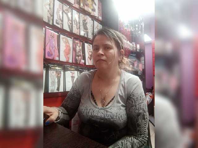 Live sex webcam photo for -Raven40- #272192414