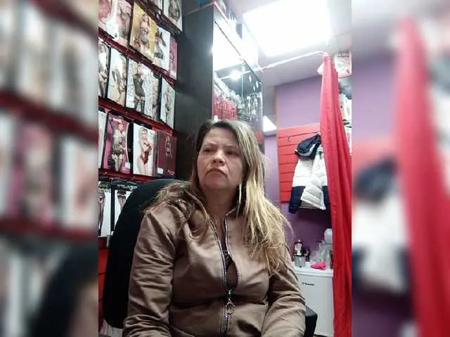 Live sex webcam photo for -Raven40- #272339802