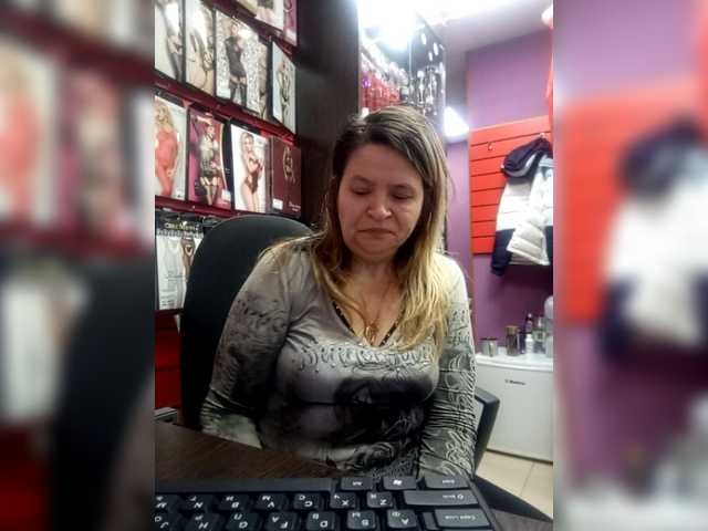 Live sex webcam photo for -Raven40- #272353722