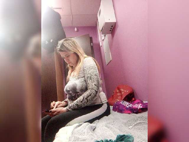 Live sex webcam photo for -Raven40- #272462818