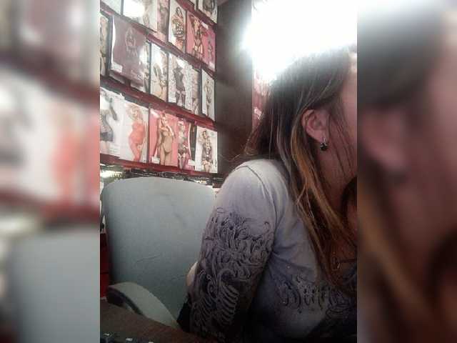 Live sex webcam photo for -Raven40- #272803113