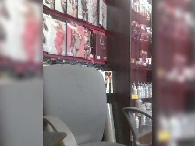 Live sex webcam photo for -Raven40- #272915456