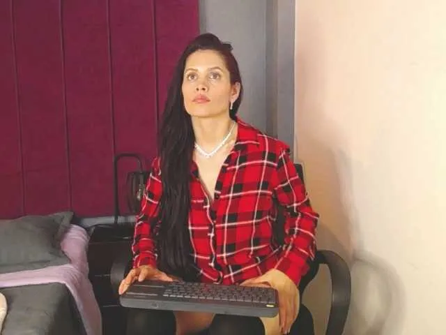 Live sex webcam photo for -Scarrlett-- #277327480