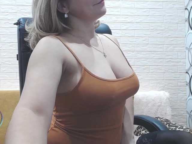 Live sex webcam photo for -SexyMilf- #272283208