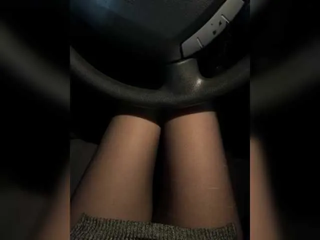 Live sex webcam photo for -SexyMilf- #292130883