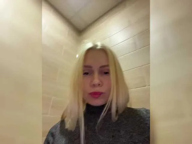 Live sex webcam photo for -SexyMilf- #292197470