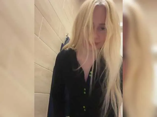 Live sex webcam photo for -SexyMilf- #292278177