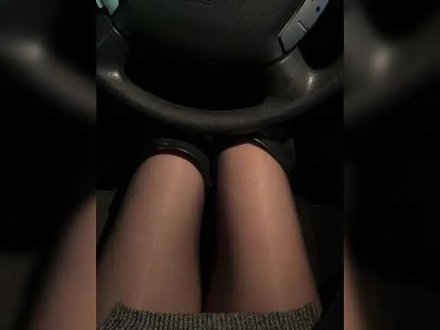 Live sex webcam photo for -SexyMilf- #292371624