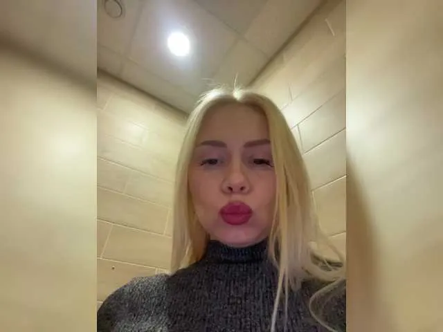 Live sex webcam photo for -SexyMilf- #292385024