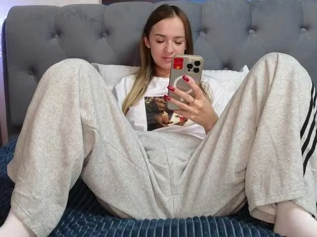 Live sex webcam photo for -Sexyhotangel- #292362178