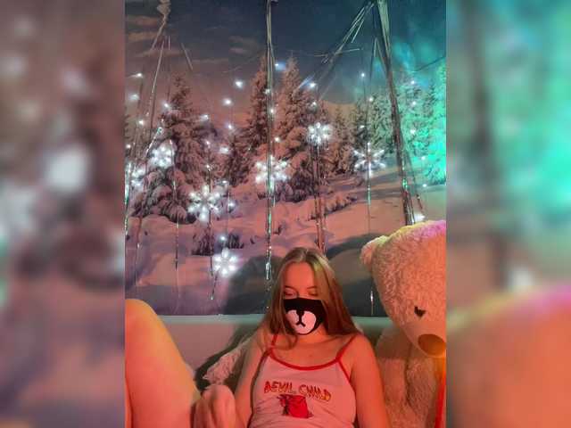 Live sex webcam photo for -Summer- #290345892