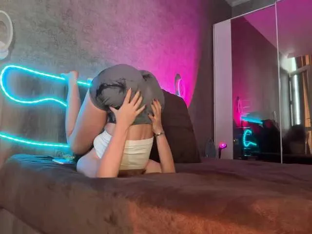 Live sex webcam photo for -Summer- #293905352