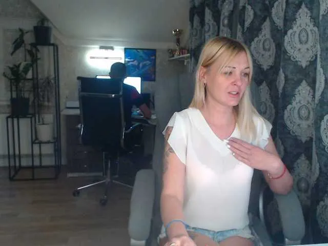 Live sex webcam photo for -VALERRI- #272700029