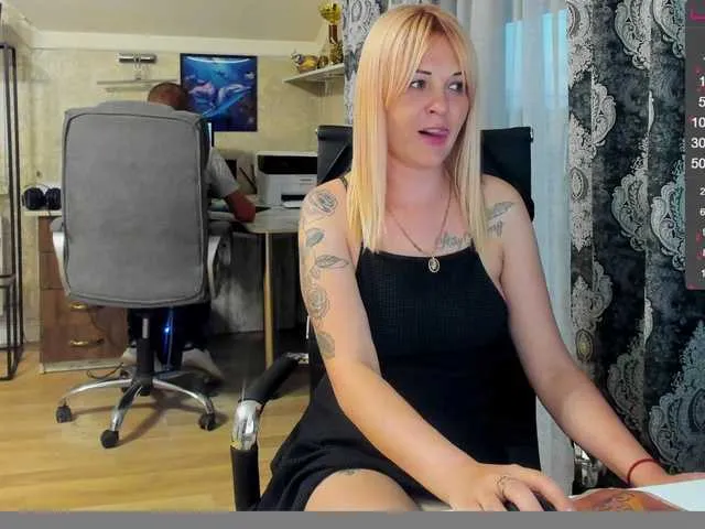 Live sex webcam photo for -VALERRI- #273731589
