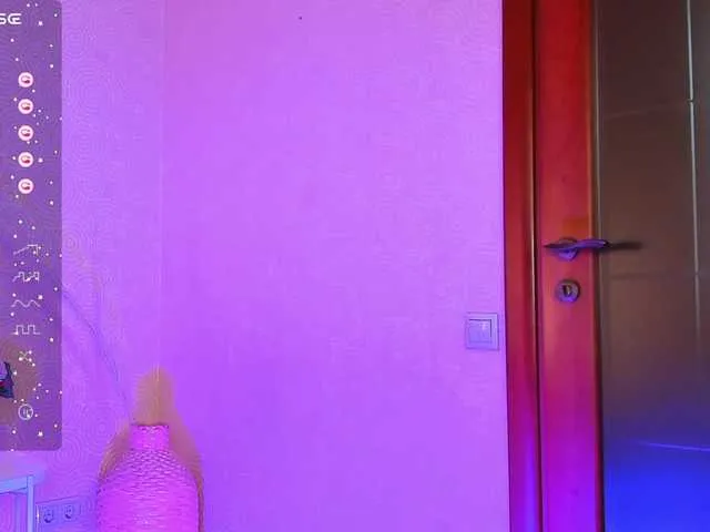 Live sex webcam photo for -VASILISSA- #278157717