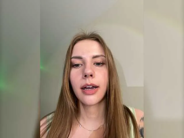 Live sex webcam photo for -VikkiL0vesCheese- #277831141