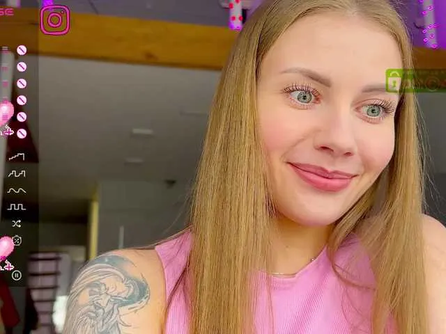 Live sex webcam photo for -VikkiL0vesCheese- #277893957