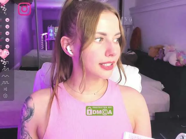 Live sex webcam photo for -VikkiL0vesCheese- #278206802