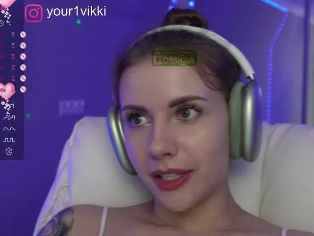 Live sex webcam photo for -VikkiL0vesCheese- #278245460