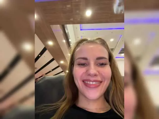 Live sex webcam photo for -VikkiL0vesCheese- #278260425