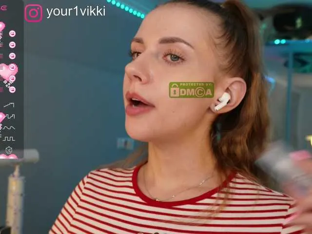 Live sex webcam photo for -VikkiL0vesCheese- #287007324