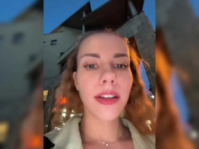 Live sex webcam photo for -VikkiL0vesCheese- #288336818