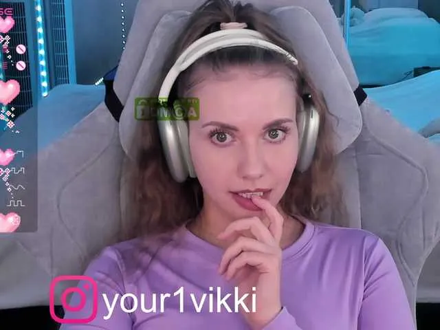 Live sex webcam photo for -VikkiL0vesCheese- #289156711