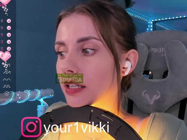 Live sex webcam photo for -VikkiL0vesCheese- #289322354