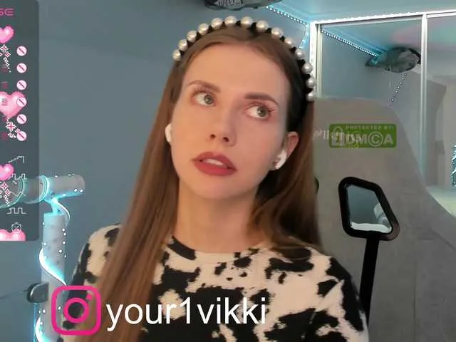 Live sex webcam photo for -VikkiL0vesCheese- #289479088