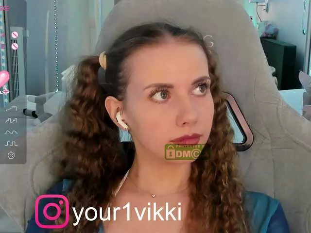 Live sex webcam photo for -VikkiL0vesCheese- #289579541