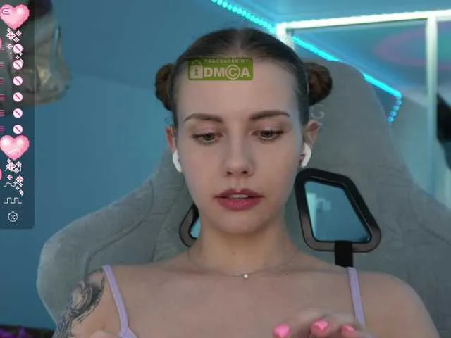 Live sex webcam photo for -VikkiL0vesCheese- #289949357