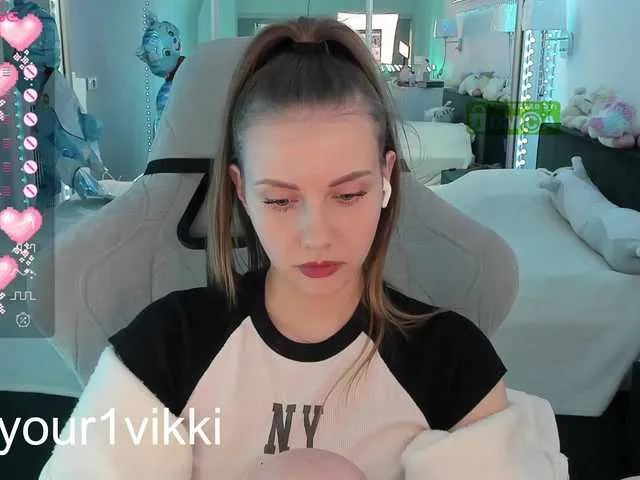 Live sex webcam photo for -VikkiL0vesCheese- #290167298