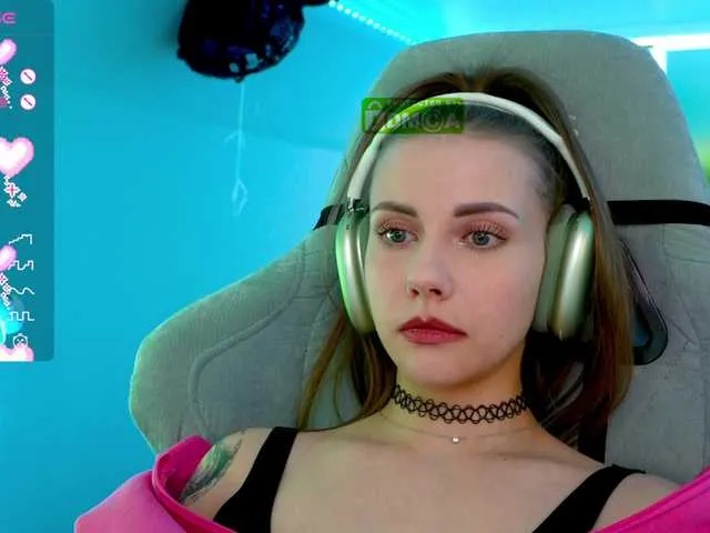 Live sex webcam photo for -VikkiL0vesCheese- #290290124