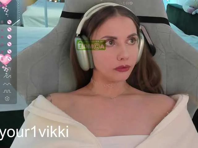 Live sex webcam photo for -VikkiL0vesCheese- #290306846