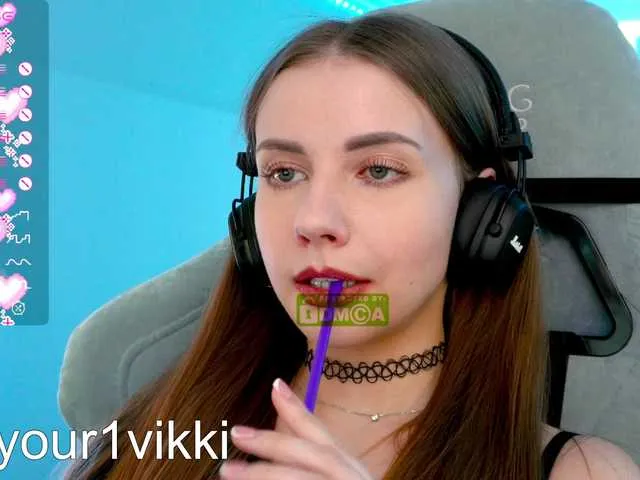Live sex webcam photo for -VikkiL0vesCheese- #290344499