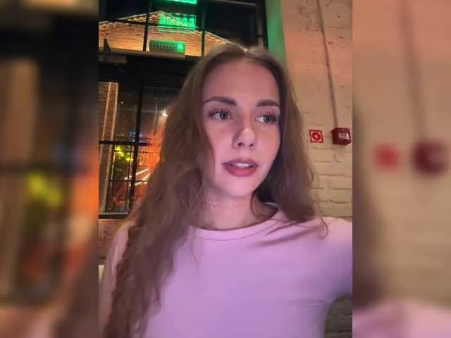 Live sex webcam photo for -VikkiL0vesCheese- #290740567