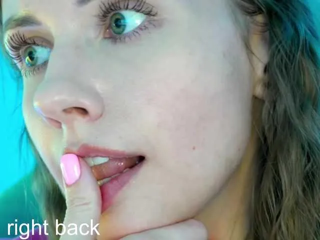 Live sex webcam photo for -VikkiL0vesCheese- #290747889